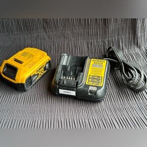 #2903 DEWALT 20V MAX XR Lithium Ion 5Ah Battery w/ Charger